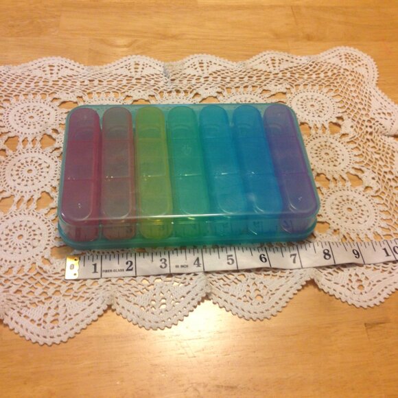 Pill keeper with removable daily pill boxes inside - Picture 3 of 5